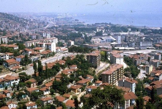 <p>İl: Kırklareli<br />
İlçe: Merkez<br />
Mahalle: Karakaş<br />
Nüfusu: 14724</p>

<p> </p>
