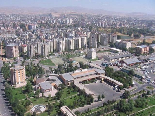 <p>İl: Sivas<br />
İlçe: Merkez<br />
Mahalle: Şeyh Şamil<br />
Nüfusu: 15042</p>
