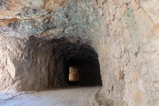 <p>Erzincan-Sivas karayoluna bağlanan Kemaliye'nin taş yolu, şimdi turizm amaçlı kullanılıyor. </p>
<p> </p>