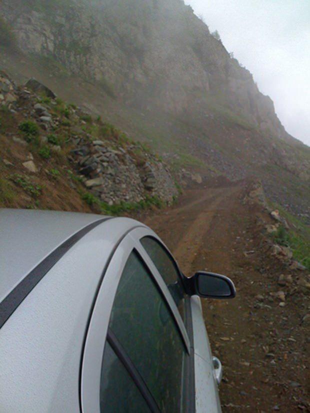 <p>Site kullanıcıları yolu, “Ölüm yolu” olarak nitelendirilen Bolivya’daki yoldan daha tehlikeli olarak tanımlandı. </p>
<p> </p>