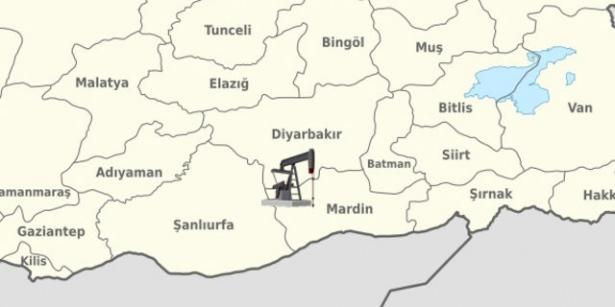 <p>YER: DİYARBAKIR - ÇINAR<br />
TARİH: Mart 2011<br />
DERİNLİK: 1500 metre<br />
PETROLÜN KALİTESİ: 22 graviteli</p>