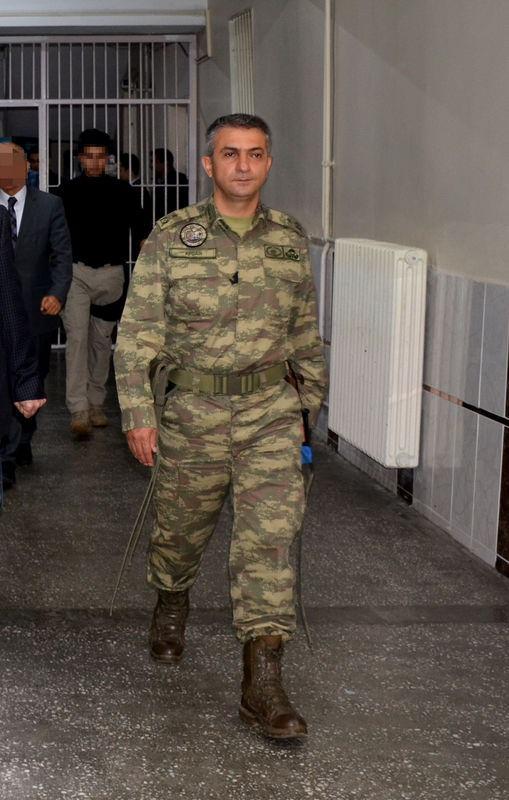 <p>Bitlis'in Tatvan ilçesinde, Tatvan 10. Komando Tugay Komutanı Tuğgeneral Arif Settar Afşar gözaltına alındı. </p>
