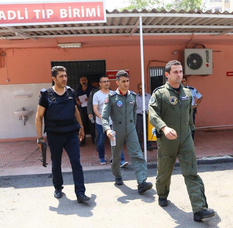 <p>Adana'da sürdürülen operasyonda 4 pilot gözaltına alındı</p>
