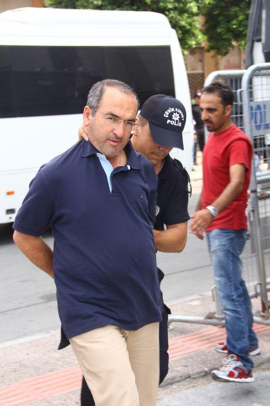 <p>Mersin Garnizon ve Akdeniz Bölge Komutanı Tuğamiral Nejat Atilla Demirhan</p>