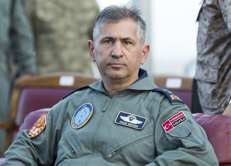 <p>3'üncü Ana Jet Üs ve Garnizon Komutanı Hava Pilot Tümgeneral Haluk Şahar</p>