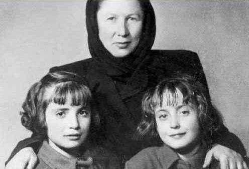 <p>Ayten Gökçer</p>

<p> </p>
