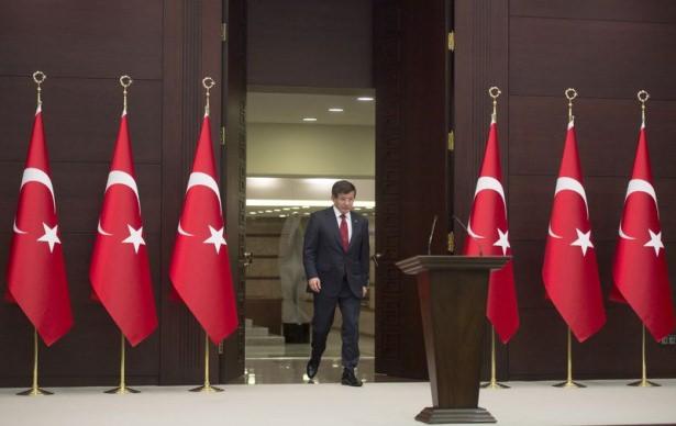 <p><span style="color:#FFFFFF">Başbakan Ahmet Davutoğlu, Cumhurbaşkanı Erdoğan ile yaptığı görüşme sonrası, Geçici Bakanlar Kurulu listesini açıkladı. </span></p>
