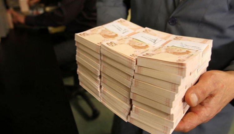 <p>İlk 6 aylık enflasyonun yüzde 5.89 çıkması ile memurlara enflasyon farkı ortaya çıktı. Maliye Bakanlığı'nın verilerine göre memurlar yüzde 2.92 enflasyon farkı alacak.</p>
