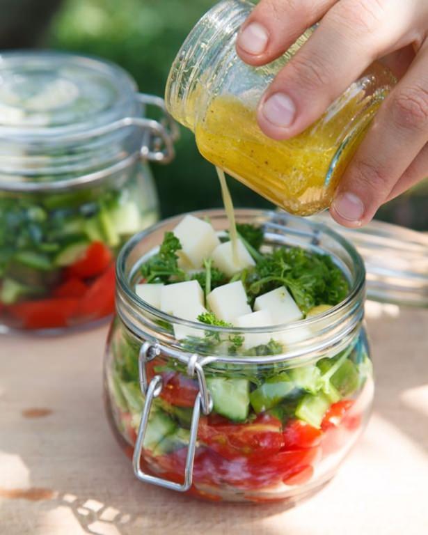 <p><span style="color:#FFFFFF">Salatalar ile sağlıklı, doyurucu, besleyici, hafif, lezzetli ve düşük kalorili öğünler hazırlayabilirsiniz. ​</span></p>
