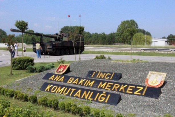 <p>1’inci Ana Bakım Merkezi Komutanlığı’nın kuruluş ve yürütülen faaliyetler hakkında bilgilerin verildiği gezide, tasarımı, prototip ve seri imalatı tamamen yurt içinde Türk mühendisleri ve işçisi tarafından gerçekleştirilen ilk Türk kundağı motorlu fırtına obüsü, Leopard 1 <a class="link_keywords" href="http://www.haber7.com/etiket/tank" style="font-size: 100%;" target="_blank" title="tank">tank</a>ları yenileştirilmesi çalışmaları, Poyraz Mühimmat Aracı, Optik bölüm ve palet tasarımı ile imalatı çalışmalarının yapıldığı üretim alanları hakkında bilgi verildi.</p>