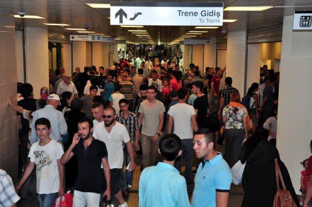 <p> Yarı yarıya olsa daha iyi olurdu" dedi. Ankara’dan İstanbul’a ulaşan ilk seferde yer alan vatandaşlar ise yolculuğun gayet konforlu geçtiğini söyledi.</p>