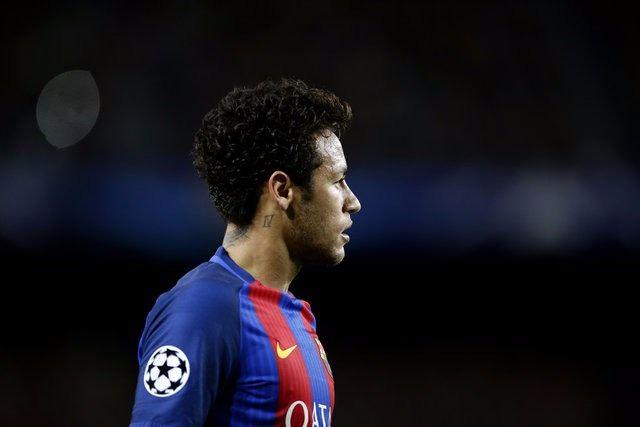 <p>NEYMAR<br />
<br />
250 MİLYON EURO</p>
