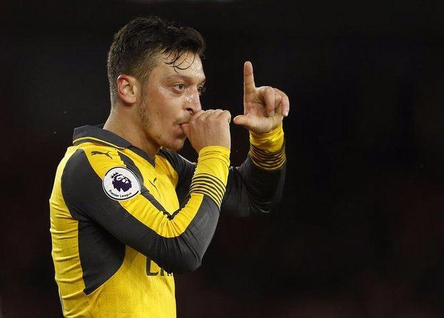 <p>MESUT ÖZİL<br />
<br />
250 MİLYON EURO</p>