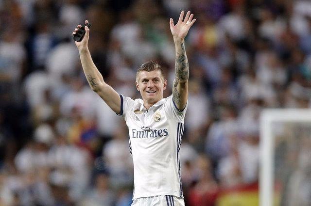 <p>TONI KROOS<br />
<br />
300 MiLYON EURO</p>