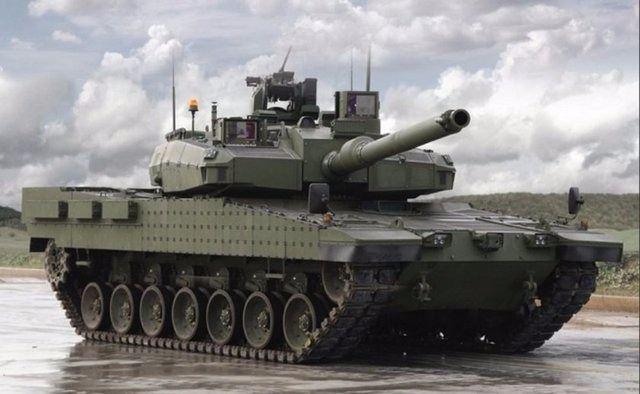 <p><strong>ALTAY TANKI</strong><br />
Otokar tarafından üretilen Türkiye'nin ilk Milli Ana Muharebe Tankı Altay’ın tasarımında, Türk Silahlı Kuvvetleri’nin gerçekleştirebileceği her türlü harekat şartları ve katılım sağlayacağı BM/NATO harekatlarının ihtiyaçları göz önünde bulunduruldu. Bu amaçla Altay, modern tanklarda kullanılan en yeni teknolojilerle donatıldı. Altay, sahip olacağı üstün ateş gücü ve isabet oranı, yüksek hareket kabiliyeti ile Türk Silahlı Kuvvetleri’nin en temel ve caydırıcı güçlerinden biri olacak.</p>