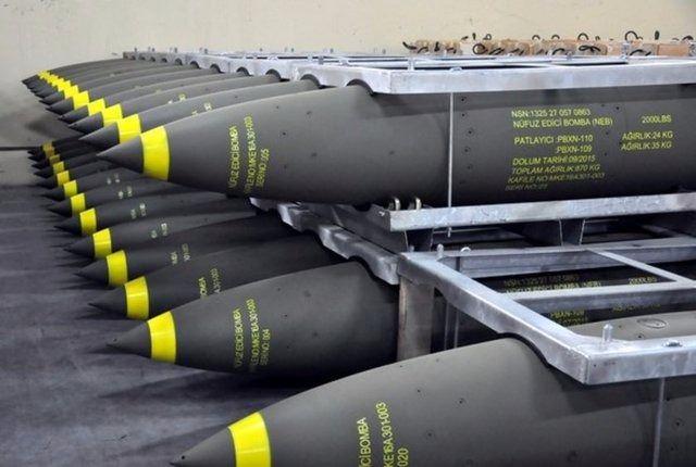 <p>Fabrikada bin 71 personelin görev yaptığını belirten Yiğit, "Mühimmat fabrikası, Türk Silahlı Kuvvetlerinin, Emniyet Genel Müdürlüğünün ve Milli Savunma Bakanlığının ihraç izni verdiği yabancı silahlı kuvvetlerin ihtiyaçlarını karşılamak üzere 25 milimetreden 203 milimetreye kadar değişik çaplarda ağır silah mühimmatı üretmektedir. Tahrip kalıpları, çukur imlalı tahrip şarjları ve el bombaları da üretim kalemleri arasında yer almaktadır." diye konuştu.</p>
<p> </p>