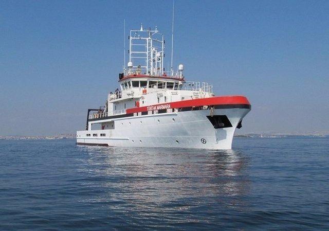 <p><strong>TÜBİTAK MARMARA</strong><br />
Türkiye'de yapılan ilk araştırma gemisi TÜBİTAK Marmara, dün düzenlenen törenle denize indirildi. 13.8 milyon TL'ye mal olan 41 metre uzunluğunda ve 9.5 metre genişliğindeki gemi, sualtı canlılığı ve deniz kirliliği araştırmalarının yanı sıra gerekli donanımların eklenmesiyle petrol ve sismik araştırmalar da yapabilecek.</p>
<p> </p>