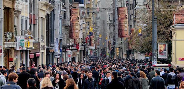 Dünya üzerinde yaklaşık 7 milyar insan yaşıyor ve bu oran her geçen zaman diliminde artıyor. Peki 7 milyar insan ülkelere göre nasıl dağılmıştır hangi ülkenin nüfusu ne kadardır?... İşte sorumuzun cevabı…