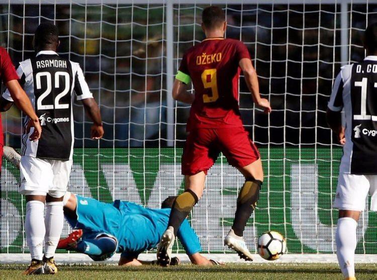 <p>Uluslararası Şampiyonlar Kupası'nda Roma'nın Juventus'la karşı karşıya geldiği mücadelede forma giyen genç futbolcu, normal süresi 1-1 biten karşılaşmada Dzeko'nun golünde de büyük pay sahibi oldu.</p>
