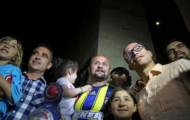 <p>İstanbul'daki ziyaretlerinin ardından tatil için Bodrum'a gelen Alex de Souza, NTV Spor'da % 100 Futbol programına konuk oldu.</p>
