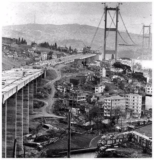 <p>Boğaziçi Köprüsü inşa ediliyor (~1972)</p>
