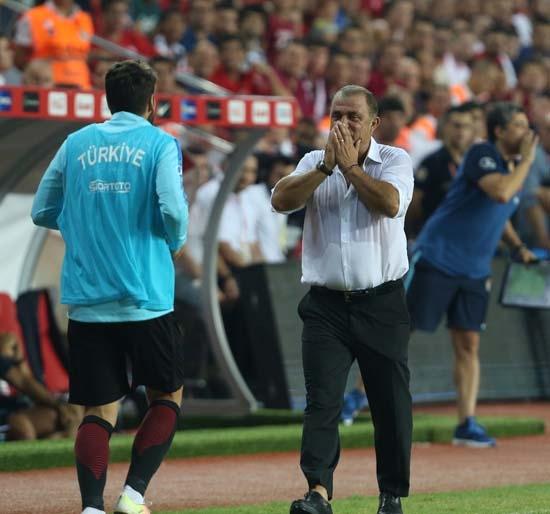 <p>İşte Fatih Terim ve Olcay Şahan'ın kahkahalarla güldüğü o anlar:</p>
