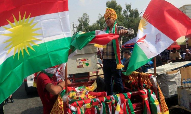 <p>2) IKBY içinde Kerkük, Sincar, Mahmur gibi tartışmalı bölgeleri de içeren bir bağımsızlık arayışı Irak'ta Bağdat-Erbil arasında doğrudan veya Haşdi Şaabi gibi unsurlar eliyle dolaylı yoldan ciddi bir çatışmayı tetikleme potansiyeline sahip.</p>
