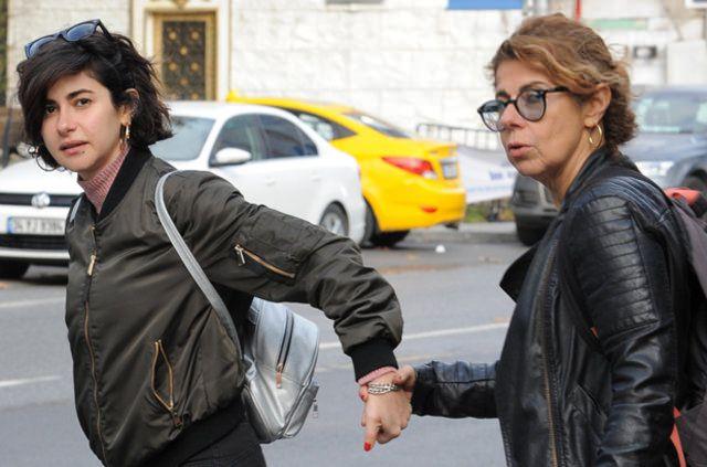 <p>Nesrin Cavadzade ve annesi</p>
