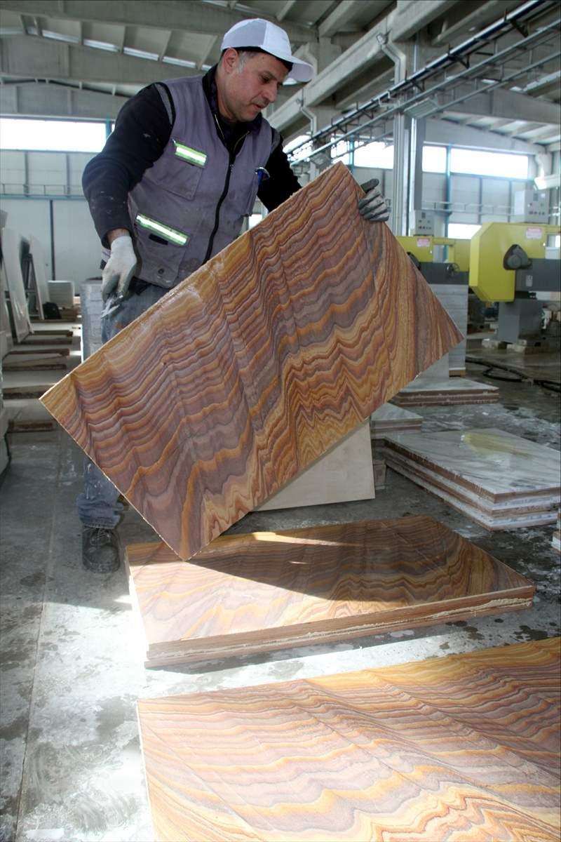 <p>Fabrikanın ortağı İranlı iş adamı Mousa Javadı, AA muhabirine yaptığı açıklamada, fabrikanın kurulduğu günden bu yana ihracat anlamında önemli başarılara imza attıklarını söyledi.</p>
<p> </p>