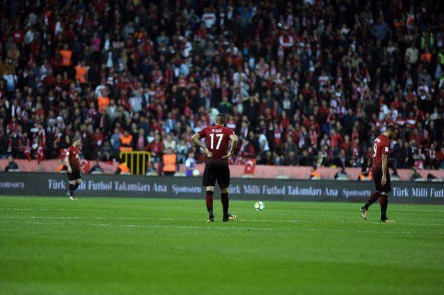 <p>Ne oyuncu değiştirdin, ne de oyun anlayışını...Yapmayın Allah aşkına ya...</p>
