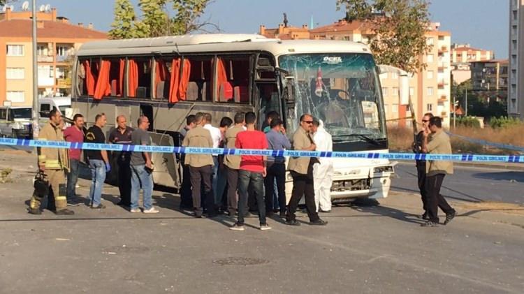 <p>Alınan bilgiye göre, Kop Mahallesi Ahmet Piriştina Caddesi'nde cezaevi servis otobüsünün geçişi sırasında çöp konteynerinde patlama meydana geldi. Olayda ilk belirlemelere göre 8 kişi yaralandı.</p>
<p> </p>