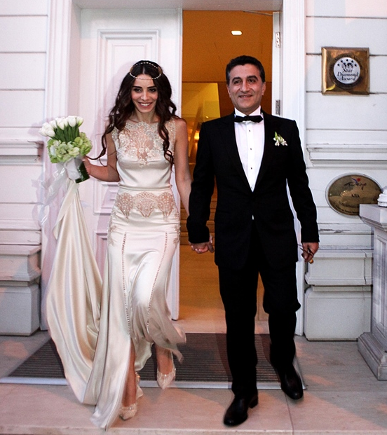 <p>Nur Fettahoğlu gelinlik ve gelin saçı</p>
