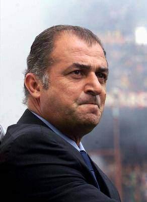 Ancak bu değişim, sarı kırmızılı takımı büyük bir zarara uğratmış ve 2. Fatih Terim döneminin kapanışının tohumlarını atmıştı. Futbol camiamızda ise bu durum başarılı bir takım tarif etmek isterken “2000 ruhu” klişesinin kullanımının doğum sezonu olarak kendisine yer etmeyi başardı ve o günden bugüne kadar dilden dile dolaştı.