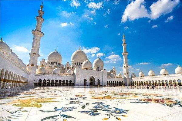 <p><strong>Abu Dabi</strong></p>
<p>Birleşik Arap Emirlikleri'nin başkenti</p>
