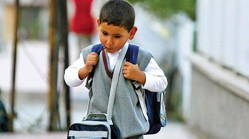<p><strong>Çocuğunun okula yürümesini istemeyen ebeveynler için tavsiye edilen zaman 12 yaşından sonradır.</strong></p>