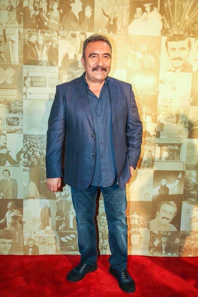 <p><span style="color:rgb(68, 68, 68)">Ümit Besen</span><a href="http://www.takvim.com.tr/multimedya/galeri/turkiye/demokrasi-ve-sehitler-mitingine-katilacak-unlu-isimler/6">.</a></p>
