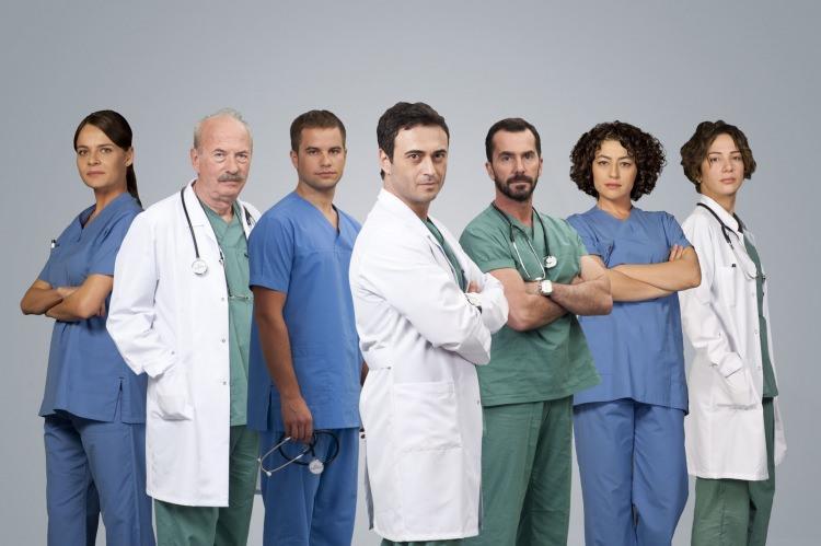 <p>Türk dizi tarihinin kült dizilerinden olan Doktorlar dizisi ekranlara geri dönüyor.</p>
