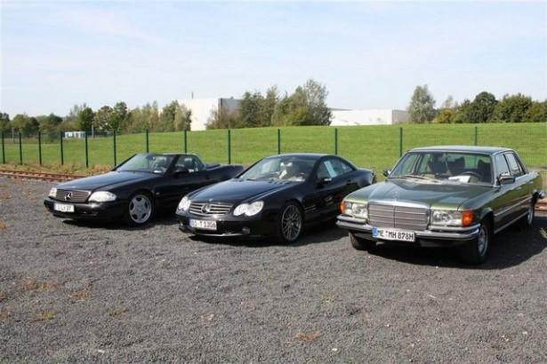<p>Mercedes severler Almanya'nın Hattingen kentinde buluştu. Mercedes kulübü tarafından her sene düzenlenen etkinlik kapsamında Mercedes klasikleri ve son model Mercedes'ler bir araya geldi. İşte o otomobiller....</p>
<p> </p>