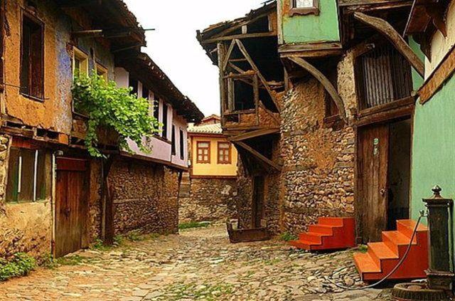 <p>Cumalıkazık </p>

<p>Bursa</p>
