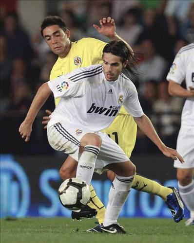 FERNANDO GAGO Galatasaray Futbol A.Ş. Genel Müdürü Adnan Sezgin, Real Madrid’in 20.5 milyon Euro’ya Boca Juniors'tan transfer ettiği 1986 doğumlu Gago’yu ellerinden kaçırdıklarını itiraf etti.
