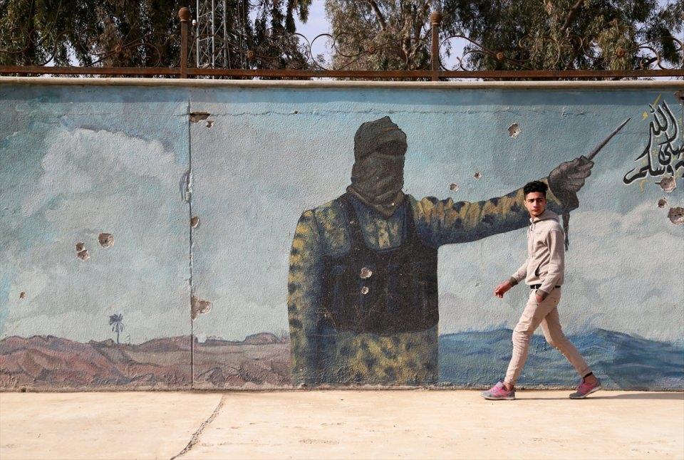 <p>Musul'un DEAŞ'tan kurtarılması i&ccedil;in 17 Ekim'de başlatılan operasyondan yaklaşık 100 g&uuml;n sonra kentin doğu b&ouml;lgesi tamamen ter&ouml;ristlerden temizlendi.</p>
