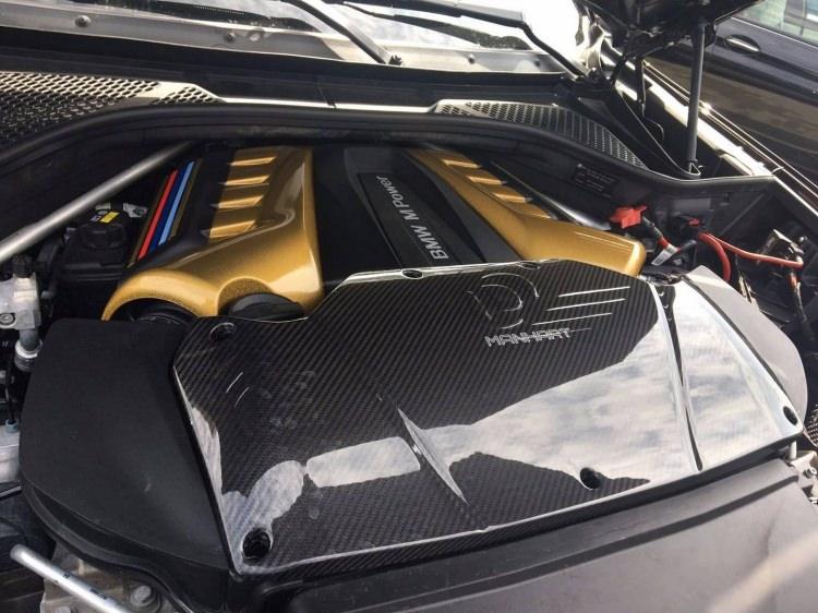 <p> MHX6 800'ün kaputunun altında 4.4 litrelik twinturbo motor görev yapıyor.</p>
