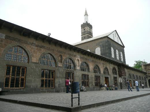 <p><strong>Diyarbakır</strong> 1 milyon 607 bin 437</p>