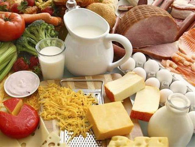 <p>Zayıflamak ve metabolizmayı hızlandırmak için her gün süt veya yoğurt tüketimine özen gösterin. </p>