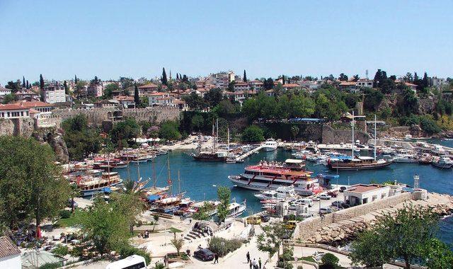 <p>11- Antalya, Türkiye</p>

<p>2013 ziyaretçi sayısı: 11,120.7</p>

<p>2014 ziyaretçi sayısı: 11,498.5</p>
