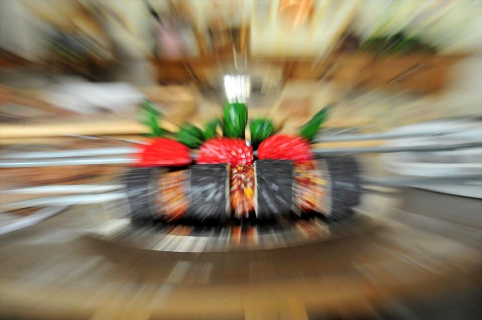 <p>Mozaik sanatçısı Sökücü, mozaiği 10 günde tamamladığını belirterek, "Gaziantep bir gastronomi kenti. Gastronomi kenti Gaziantep'i tanıtmak istedik. Biz kendi aramızda bu yaptığımız çalışmaya 'Gastromozaik' adını verdik." dedi.</p>