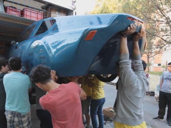 <p>Ev tipi priz ile 8 saatte tam şarj kapasitesine ulaşan elektrikli  aracın Samsun'un ardından Trabzon'da tanıtılacağı öğrenildi.</p>

<p> </p>

