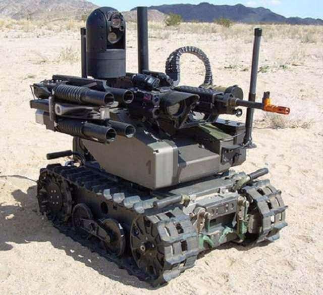 <p><strong>ROBOTİK SİLAHLAR</strong><br />
Minik birer tankı andıran bu silahlar, mayın döşenmiş arazilerde veya yoğun düşman askeri olan bölgelerde imha için kullanılıyor.</p>