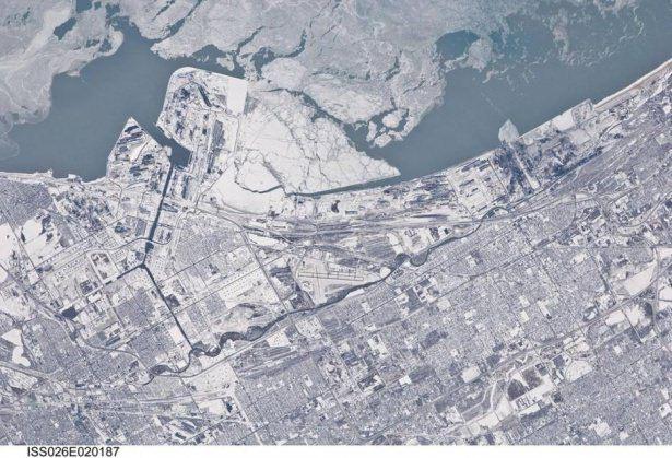 <p>Kar ve buzla kaplı Chicago'ya tepeden bakış</p>
<p> </p>