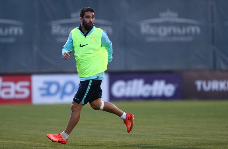 <p>- Arda Turan futbolun ile büyüdün ama geriye kalan herşeyinle daha hızlı küçüldün...</p>
